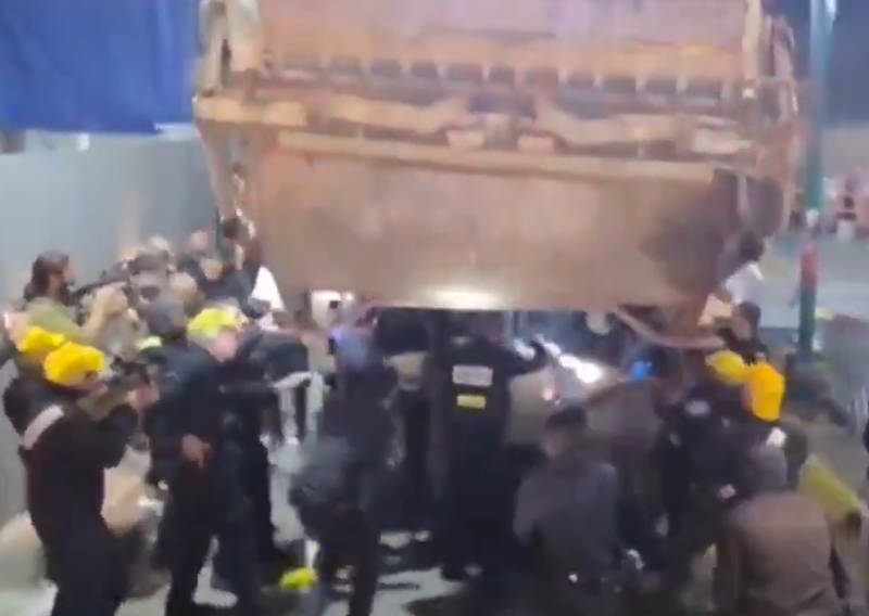(VIDEO) Izraelci zaustavili kamion za smeće: Kad su ga otvorili imali su što vidjeti