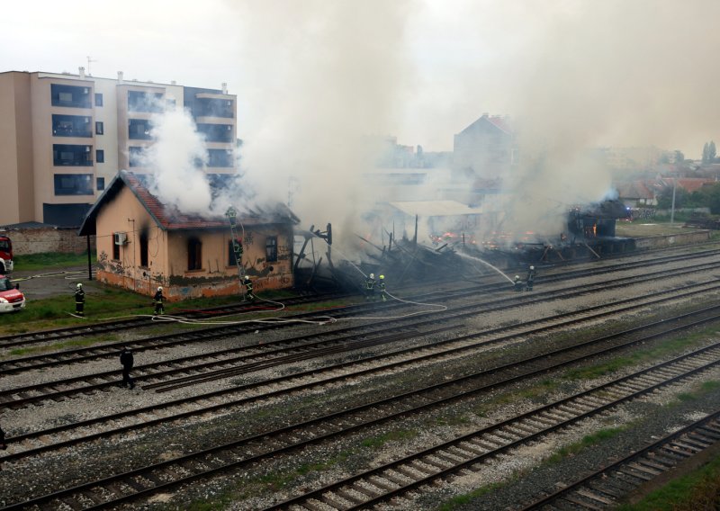Dobre vijesti iz Osijeka: Ugašen požar skladišta HŽ-a, ozlijeđenih nema