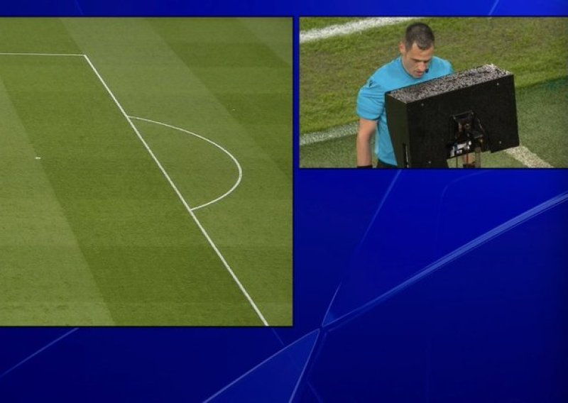 Nevjerojatno što je VAR večeras pokazao sucu: Scena s Anfielda nasmijala cijeli svijet