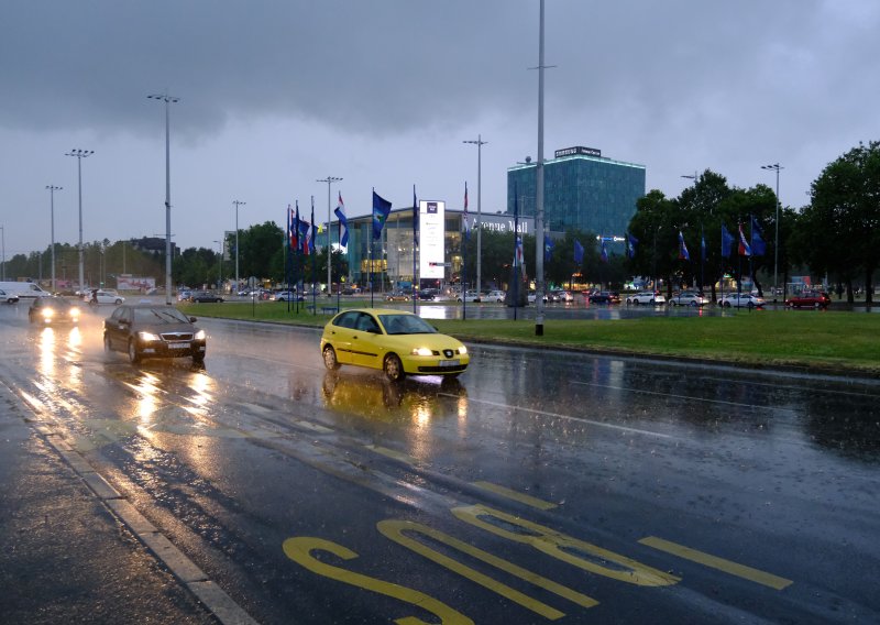 Diljem zemlje pljuskovi s grmljavinom, a na Jadranu i bura i jugo: Evo kad stiže smirenje