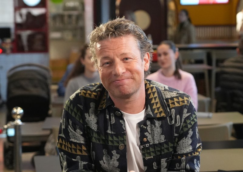Jamie Oliver stigao u Beograd: Kuhao u svom restoranu i strpljivo se družio s fanovima