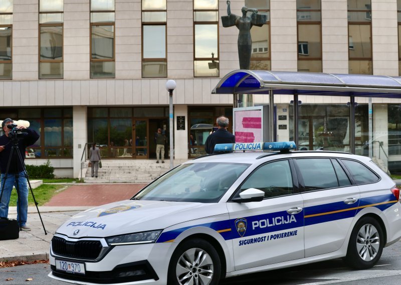 U tijeku velika policijska akcija: Traju pretresi, uhićene dvije osobe