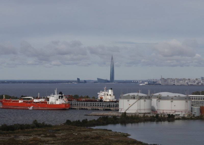 Rusija: Nastavit ćemo pomagati Kubi i isporučivati naftu