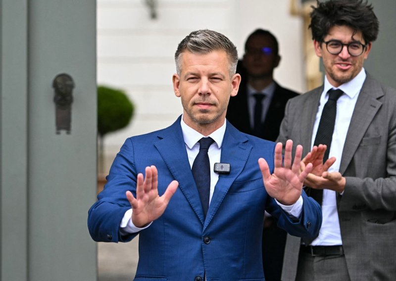 Pogledajte kako je Magyar mahao Orbanu iz predsjedničke palače: 'Život je najveći redatelj!'