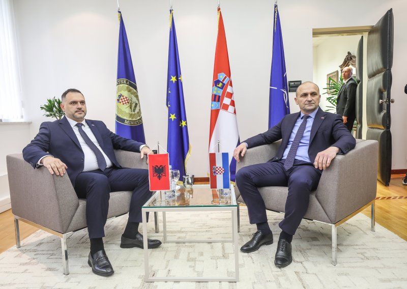 Vučić najavio novo naoružavanje, Anušić odmah uzvratio