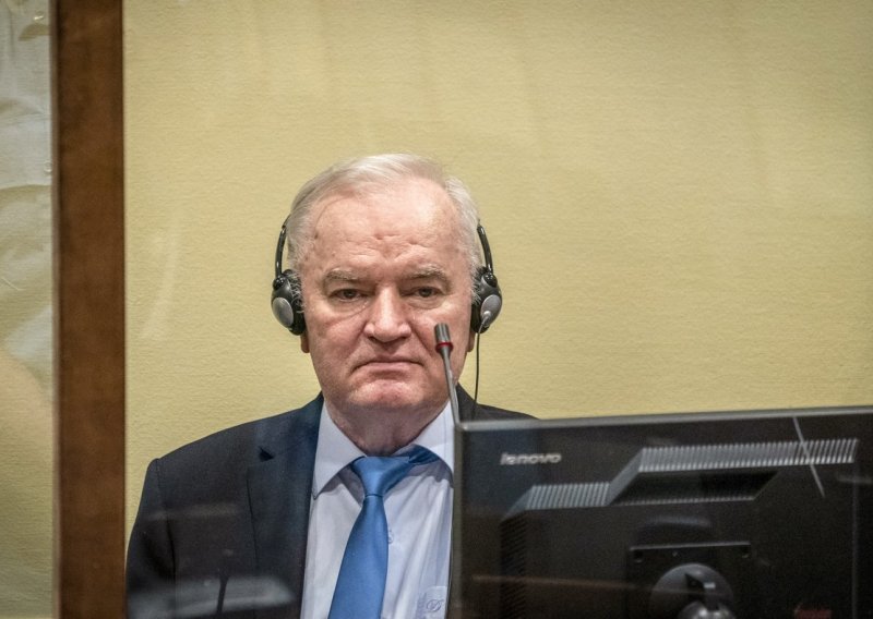 Ratni zločinac Ratko Mladić doživio moždani udar, u teškom je stanju