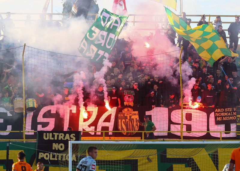 Totalni kaos u Puli. Demoni upali na trening Istre i tražili odlazak trenera