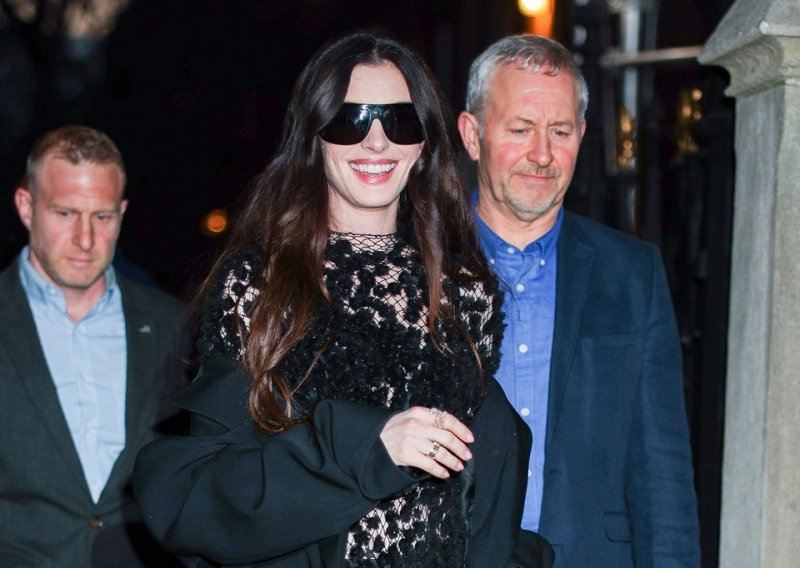Anne Hathaway nikad hrabrija: Mnoge je ostavila bez riječi u prozirnoj čipki