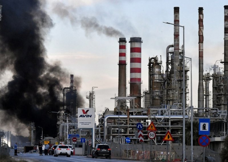 Izbio požar u rafineriji nafte Viva Energy: Pogođena proizvodnja benzina