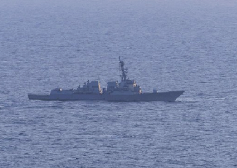 Potpuna pomorska blokada Irana: Američki razarač zaustavio iranski brod; Pale cijene nafte