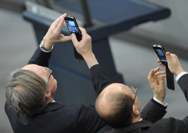 EU 'pokazuje zube': Vlade polako izbacuju WhatsApp i Signal iz službene komunikacije