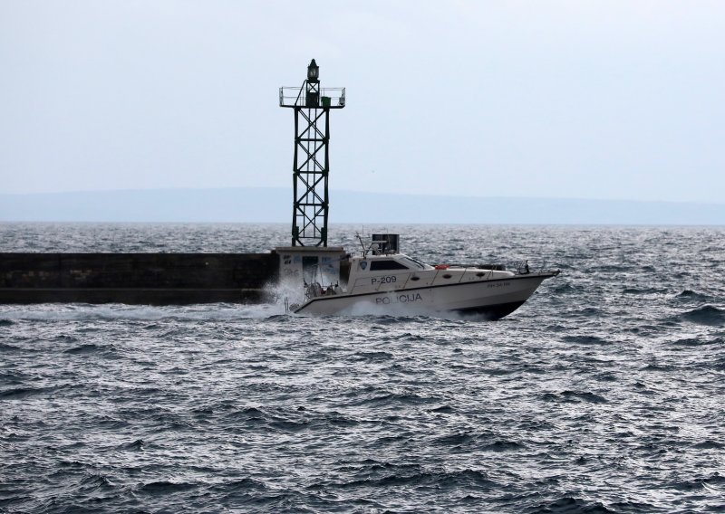 Drama kod Korčule: Brodica počela tonuti, ribar spašen