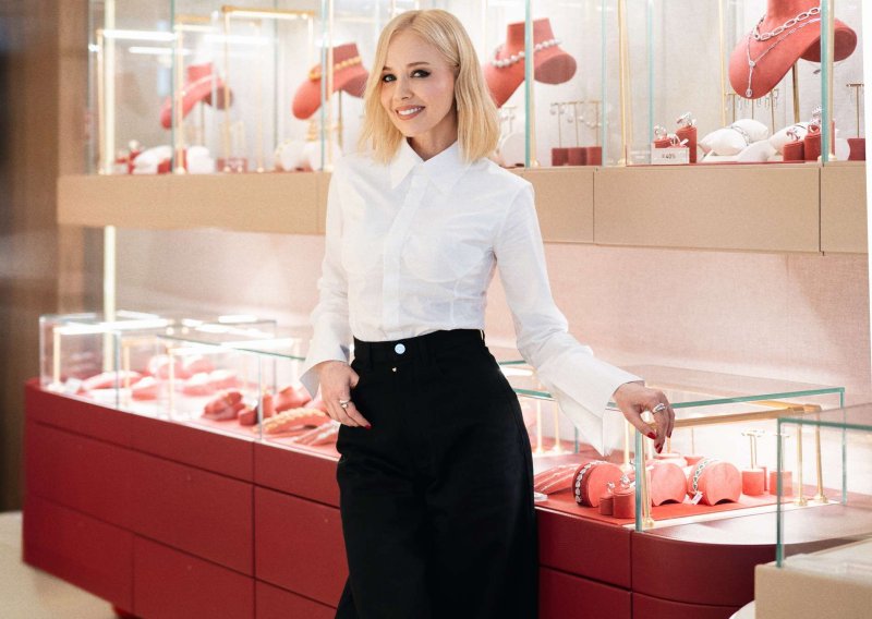 Bijela košulja, crne hlače i hit frizura: Jelena Rozga igrala na sigurno i - 'rasturila'