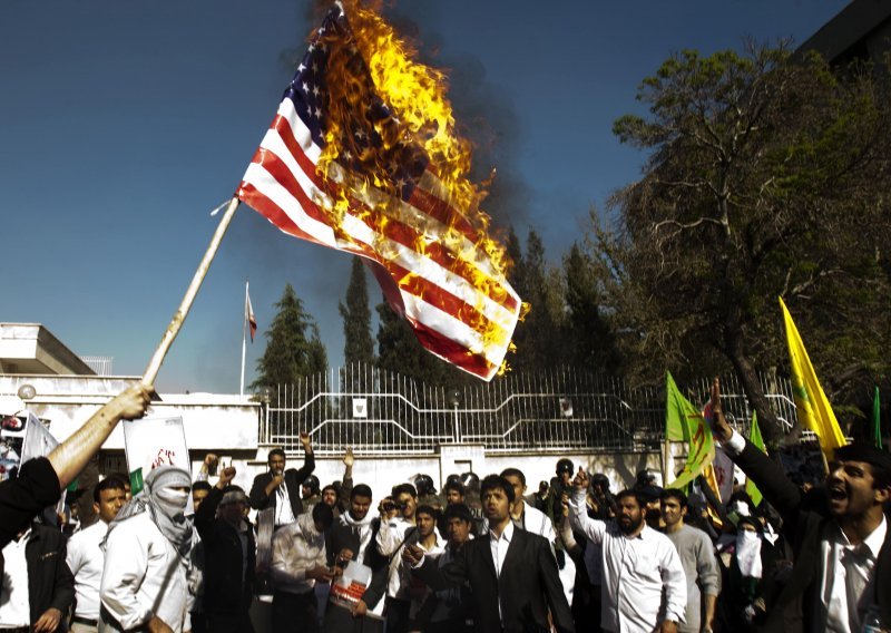 Ahmadinedžad optužuje SAD za tenzije s Arapima
