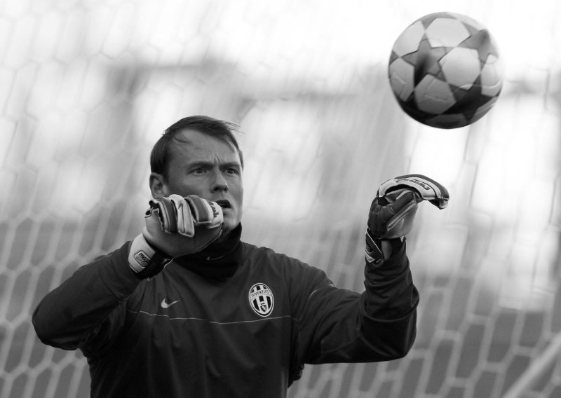 Tragedija potresla nogometni svijet: Poginuo bivši golman Arsenala, Juventusa, Liverpoola...