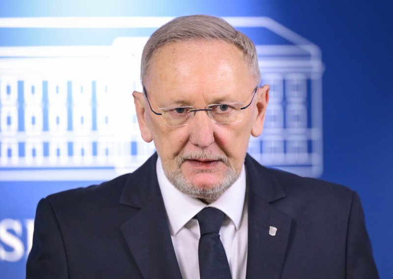 Božinović o uhićenjima: Policija i USKOK dulje su vrijeme pratili taksi agregatore