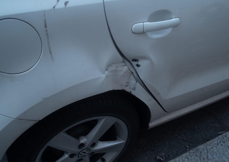 Novi trik za vozače je hit: Evo kako se s kućnim sastojcima riješiti ogrebotina na autu