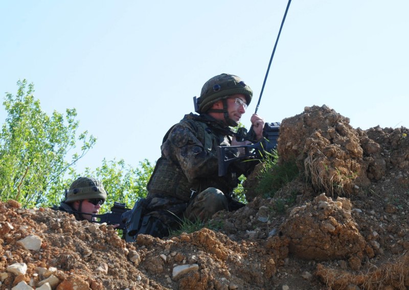 Problemi u srcu europske obrane: Zar ćemo se s bojišta javljati starim radio uređajima!?