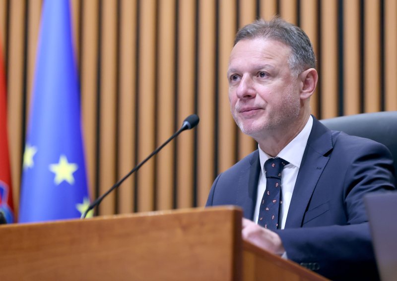 Sabor minutom šutnje odao počast preminuloj Sarafini Lauš