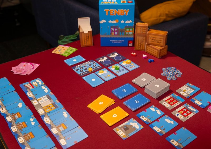 Zaigrali smo Tenby: Šarmantna razbibriga idealna za putovanja