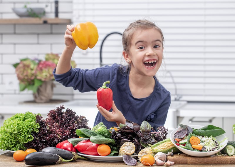 Za rast, energiju i zdrave navike: zašto su voće i povrće važni od najranije dobi