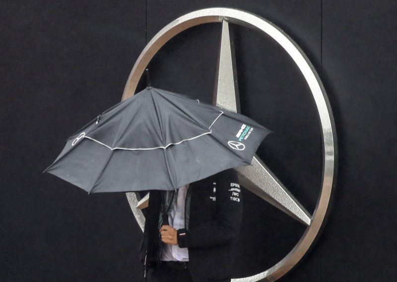 Mercedesu se prepolovila dobit: Evo što je slomilo njemačkog diva