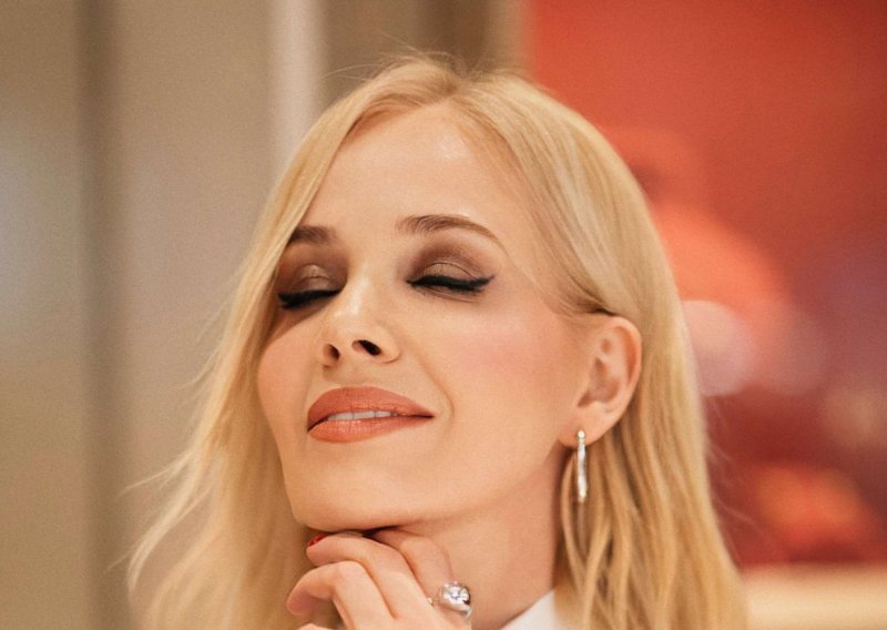 'Bižuterija' nakon 16 godina dobila spot: Jelena Rozga na poseban način slavi legendarni hit
