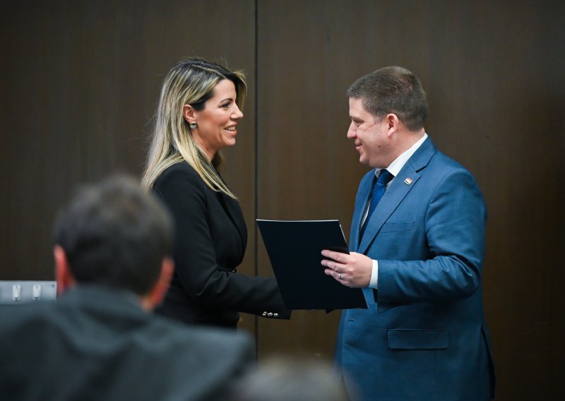 Butković podijelio ugovore: Za lučku infrastrukturu dao preko 16 milijuna eura