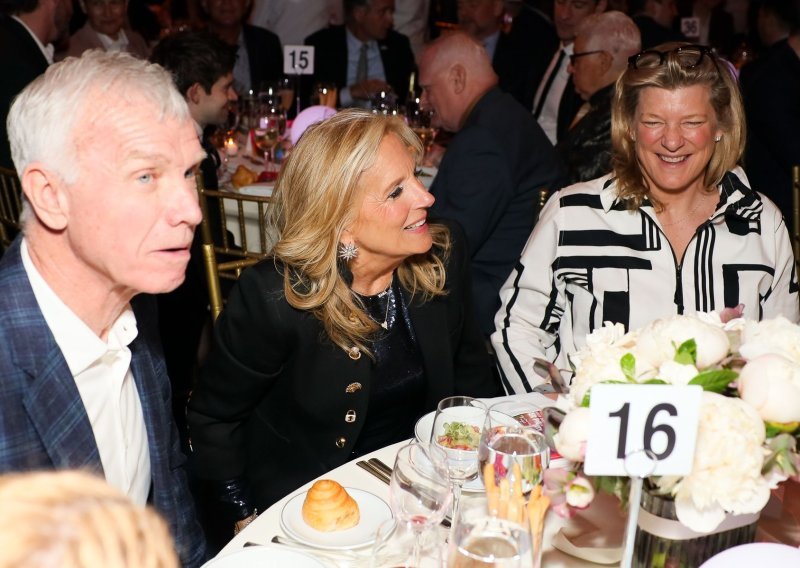 Aukcija izmakla kontroli: Bivša prva dama izgubila ulogu u seriji 'Heated Rivalry'