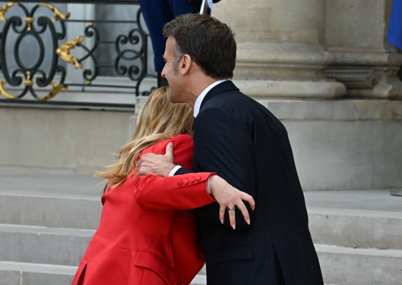 Macron ponovno u neugodnoj situaciji: Pogledajte što je napravio Giorgiji Meloni