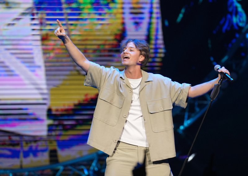 Beograd ga obožava: Pogledajte atmosferu na koncertu Jakova Jozinovića