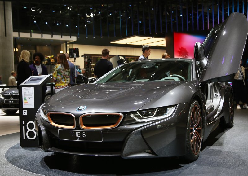 U osam dana kupila 10 luksuznih vozila: Policija otkrila što se krije iza toga