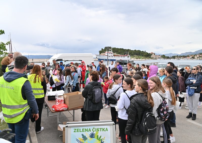 Makarani marširali za Osejavu: Hitno zaštitite poluotok!