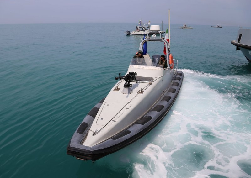 Drama kod Omana: Iranci otvorili vatru na kontejnerski brod, ima štete