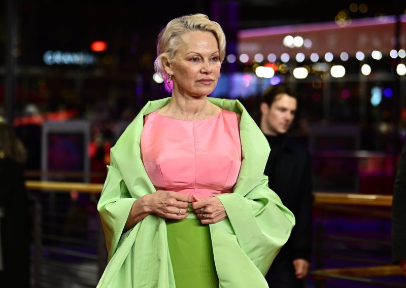 Iza nje je pet brakova: Pamela Anderson sada bira život bez partnera