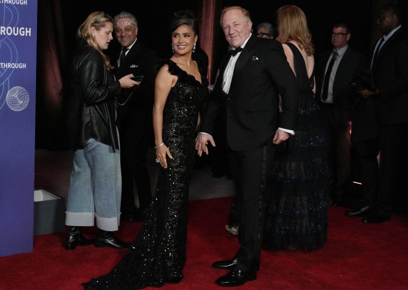 Neke od njih rijetko viđamo: Slavni parovi obilježili glamuroznu dodjelu