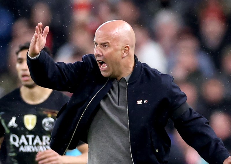 Drastične mjere u Liverpoolu, Slot potjerao još dvije zvijeze iz Liverpoola