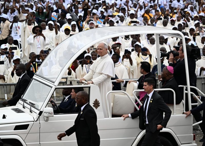 Papa u Angoli: Pozvao vjernike da se riješe podjela koja ih muče već desetljećima