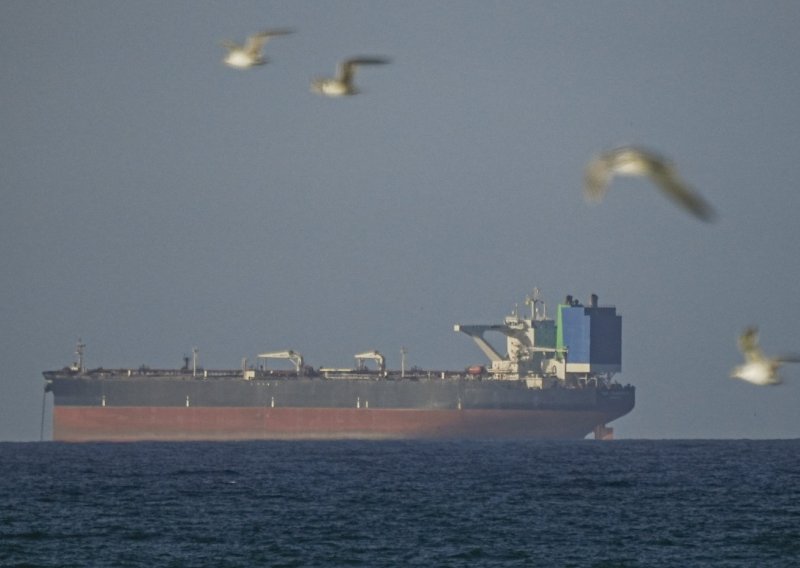 Procurila dramatična snimka, očajni kapetan tankera: 'Dali ste mi dozvolu za prolaz, a sada pucate!'