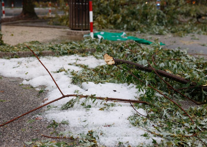 Snažno nevrijeme pogodilo dijelove Hrvatske: Tuča zabijelila Ogulin i okolicu Zaprešića