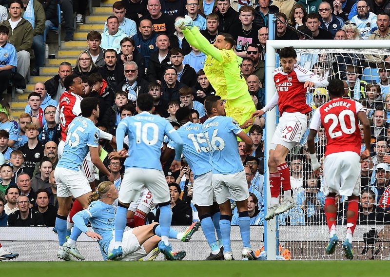 Čudesni Donnarumma! Nakon epskoga kiksa s dvije briljantne obrane spasio City, pogledajte ih