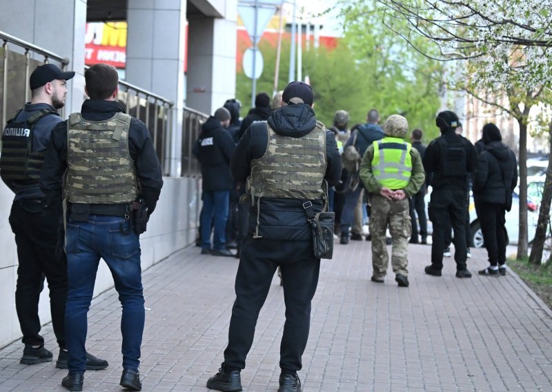 Načelnik kijevske policije podnio ostavku: 'Pobjegli su i ostavili ljude u opasnosti'