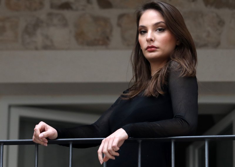 Zvijezda 'Kumova' Mirna Mihelčić pokazala trenutak s tajnog vjenčanja i otkrila novo prezime