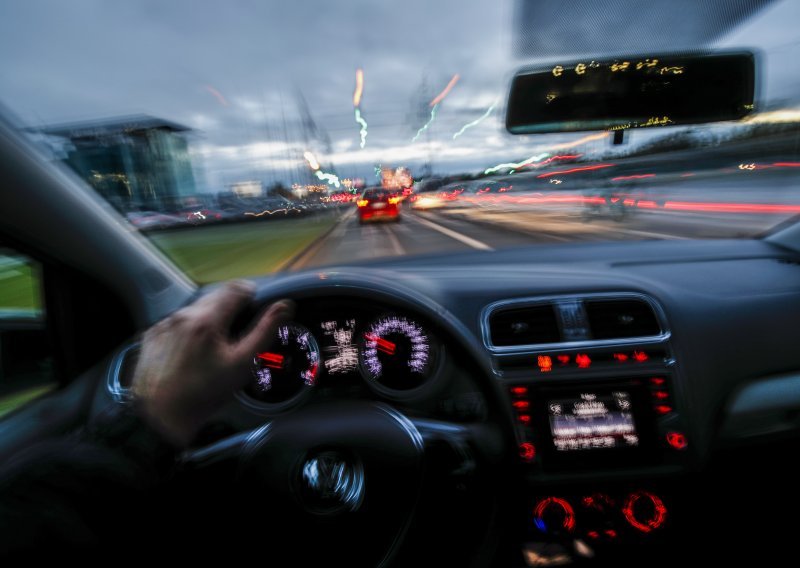 Hrvat prijavio suvozačicu zbog ometanja u vožnji, policija ju kaznila