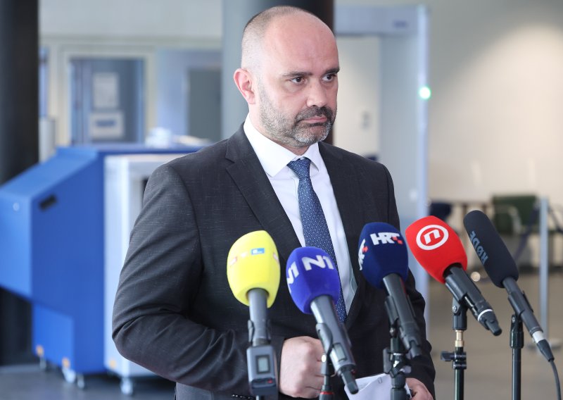 Metković: Vijećnici Mosta zbog Aglomeracije napustili sjednicu Gradskog vijeća