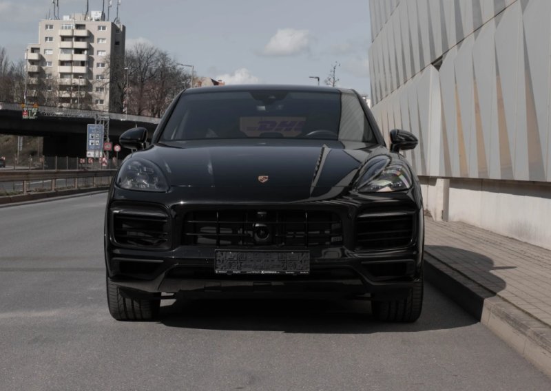 Messijev Porsche ide na aukciju: Za crni Cayenne traže cifru koja i nije tako luda