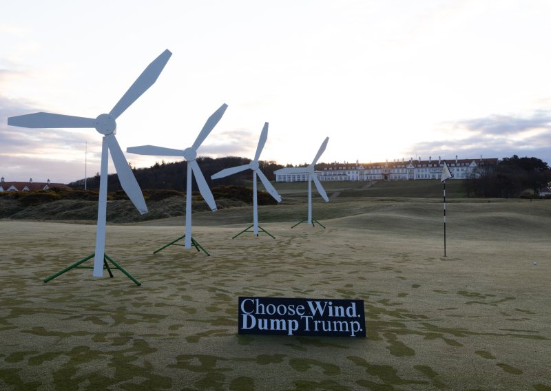 Greenpeace provocira Trumpa: Složili mu vjetroelektranu na njegovom golf terenu