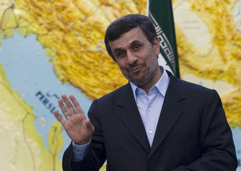 Ahmadinedžad izvrijeđao parlament, prijeti mu opoziv