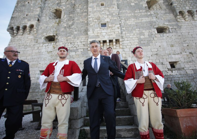 Senj više nije marginaliziran: Plenković najavio razvoj, Medved veteranski centar