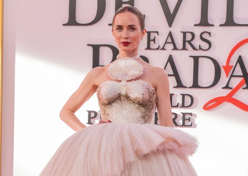 Ovakva raskoš rijetko se viđa: Emily Blunt zablistala u haljini s više od 300 bisera